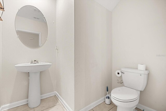 542 Patton Loop, Bartow, FL 33830 - bathroom with tile patterned floors, toilet, and baseboards