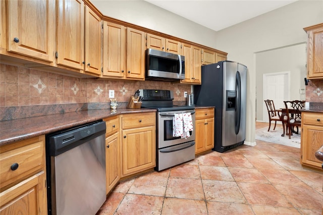 738 Powderhorn Cir, Lake Mary, FL 32746 - kitchen with tasteful backsplash, dark countertops, and stainless steel appliances
