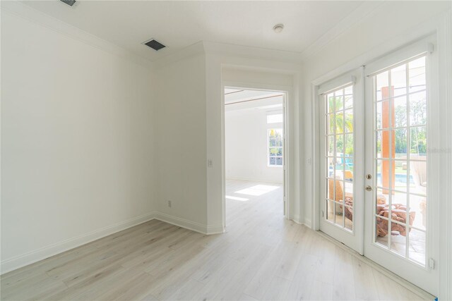 6550 Cartmel Ln, Windermere, FL 34786 - spare room featuring crown molding, light wood-style flooring, baseboards, and visible vents