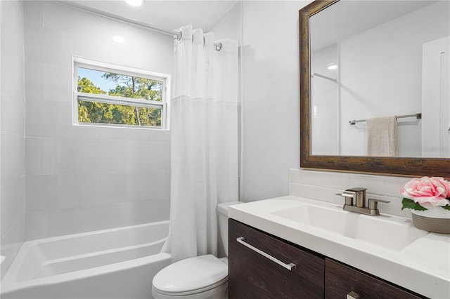 110 Tedworth Ct, Longwood, FL 32779 - bathroom featuring vanity, shower / tub combo with curtain, and toilet