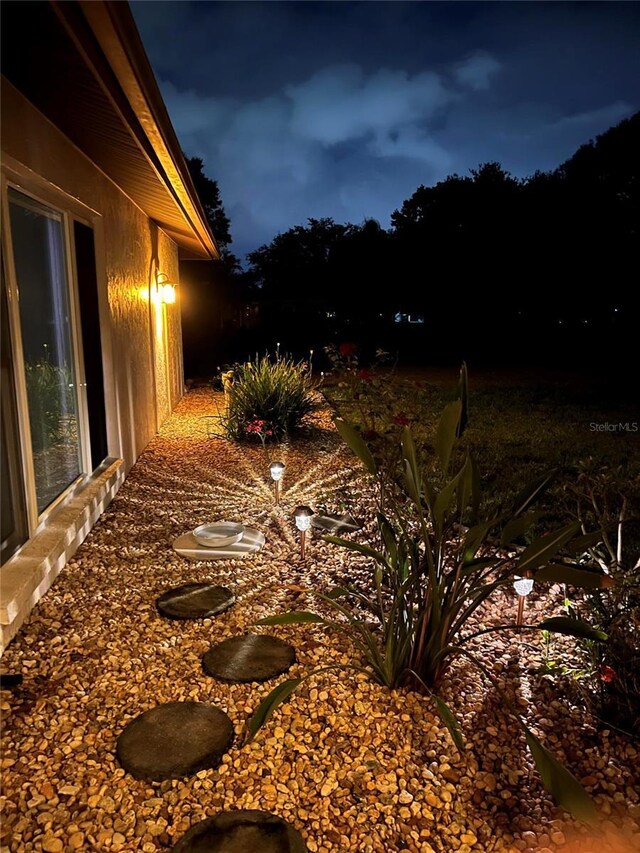3652 Oak Grove Dr, Sarasota, FL 34243 - view of yard at twilight
