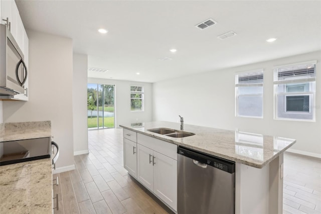 2320 E Newsome Rd, Plant City, FL 33565 - kitchen with stainless steel appliances, light wood-style flooring, visible vents, and a sink
