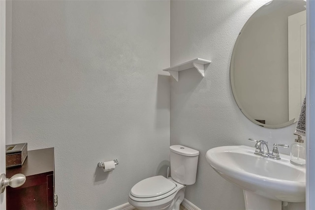 861 Taramundi Dr, Oviedo, FL 32765 - half bathroom with toilet, baseboards, and a sink