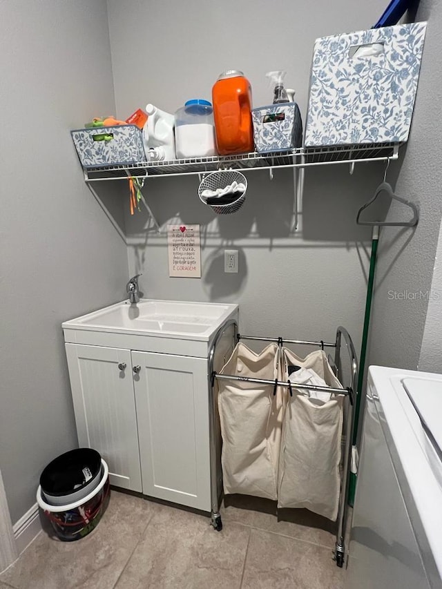 laundry room with a sink, cabinet space, and washer / dryer