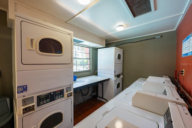 common laundry area with visible vents and stacked washer and clothes dryer