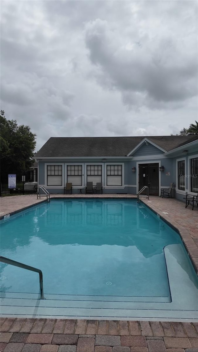 528 Bridgeford Crossing Blvd, Davenport, FL 33837 - community pool featuring a patio