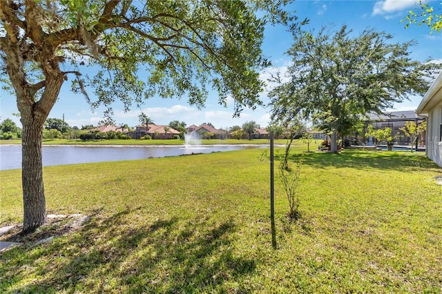 view of yard featuring a water view