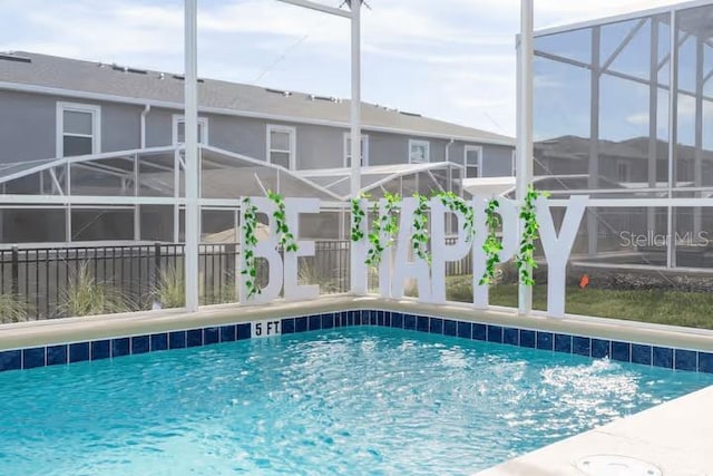 1013 Leader St, Davenport, FL 33896 - community pool with a lanai