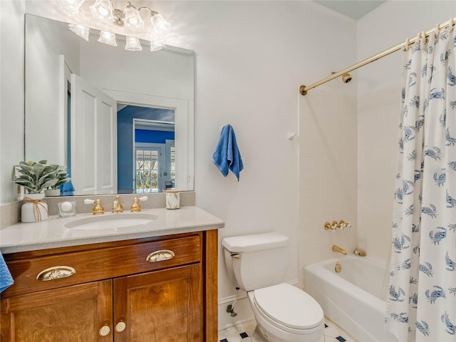 811 Laurel Ave, Orlando, FL 32803 - bathroom featuring toilet, vanity, shower / bath combination with curtain, and tile patterned flooring