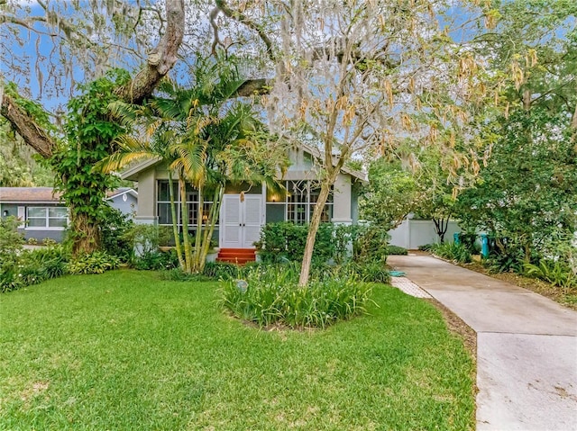 811 Laurel Ave, Orlando, FL 32803 - view of property hidden behind natural elements with stucco siding and concrete driveway