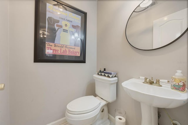 3015 Dawley Ave, Orlando, FL 32806 - half bathroom featuring toilet and baseboards