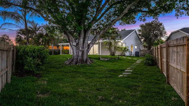 1027 Dees Dr, Oviedo, FL 32765 - yard at dusk with a fenced backyard