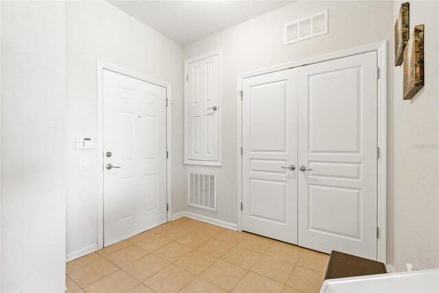 8296 Portofino Dr Unit 405, Davenport, FL 33896 - entryway featuring light tile patterned floors, baseboards, and visible vents