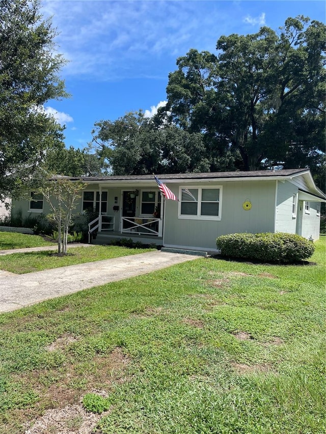 275 Virginia Dr, Winter Garden, FL 34787 - ranch-style house with a front lawn and covered porch