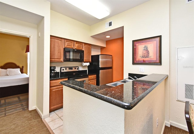 8112 Poinciana Blvd Unit 1809, Orlando, FL 32821 - kitchen with a sink, visible vents, stainless steel appliances, baseboards, and a peninsula