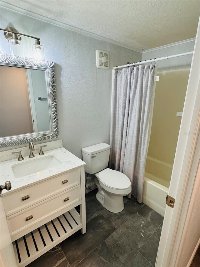 full bath with toilet, shower / tub combo, a textured ceiling, a textured wall, and vanity