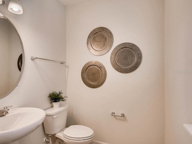 1550 Dalehurst Ln, Kissimmee, FL 34744 - bathroom featuring baseboards, a sink, and toilet