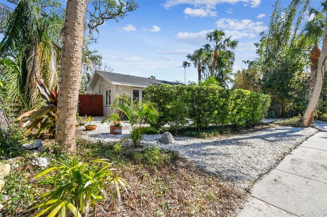 913 Tennessee Ln, Sarasota, FL 34234 - view of front facade