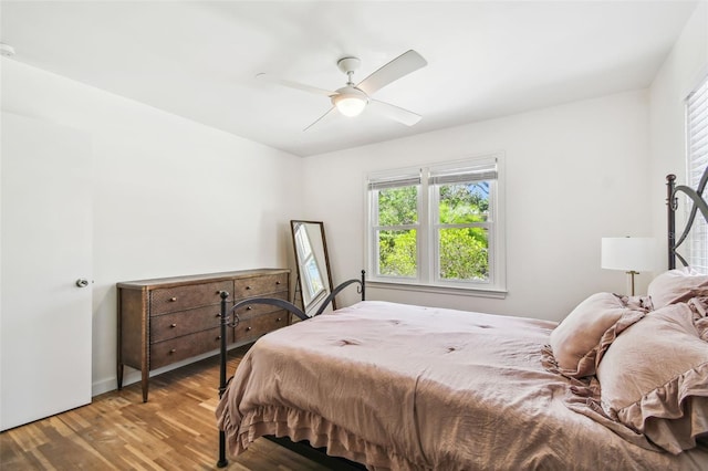 913 Tennessee Ln, Sarasota, FL 34234 - bedroom with wood finished floors and ceiling fan
