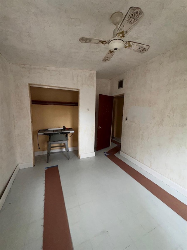 empty room featuring visible vents and a ceiling fan