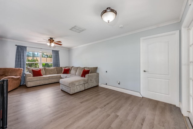 living area featuring crown molding, visible vents, light wood-style flooring, and ceiling fan