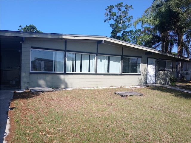 316 Country Club Dr, Oldsmar, FL 34677 - view of front facade with a front yard