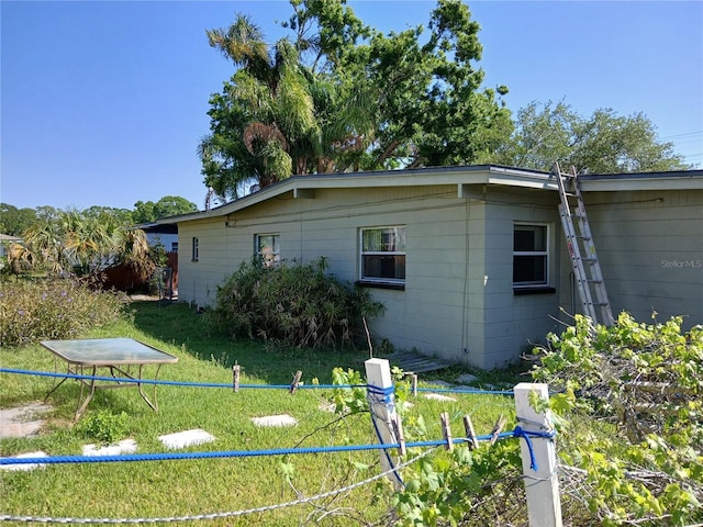 316 Country Club Dr, Oldsmar, FL 34677 - view of side of property featuring a lawn