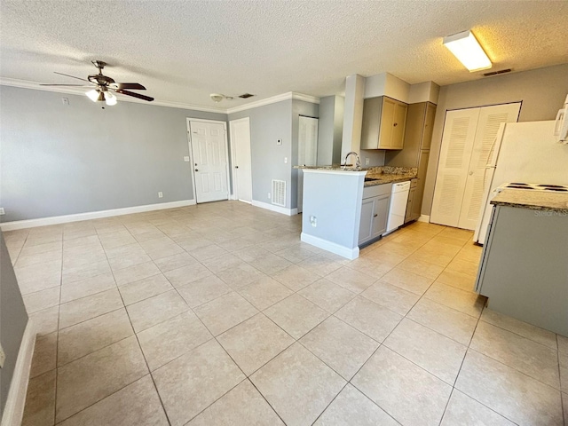 kitchen with ornamental molding, white appliances, a textured ceiling, visible vents, and ceiling fan