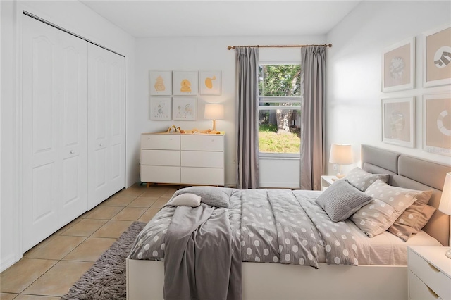 12511 Lake Vista Dr, Gibsonton, FL 33534 - bedroom featuring a closet and light tile patterned floors