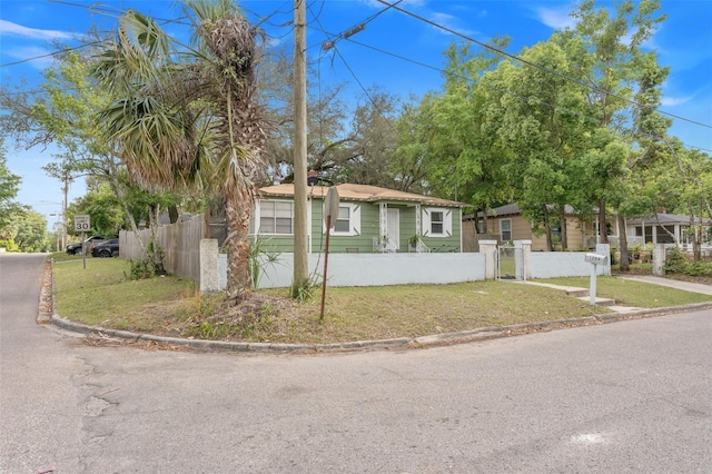 1204 N Shore Dr, Jacksonville, FL 32208 - view of front of house featuring a fenced front yard