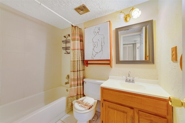 1048 Plantation Dr Unit 12, Kissimmee, FL 34741 - bathroom featuring toilet, a textured ceiling, vanity, and shower / tub combo with curtain