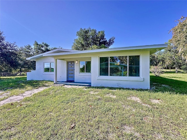 407 Sheryl Dr, Deltona, FL 32738 - view of front of home with stucco siding and a front yard