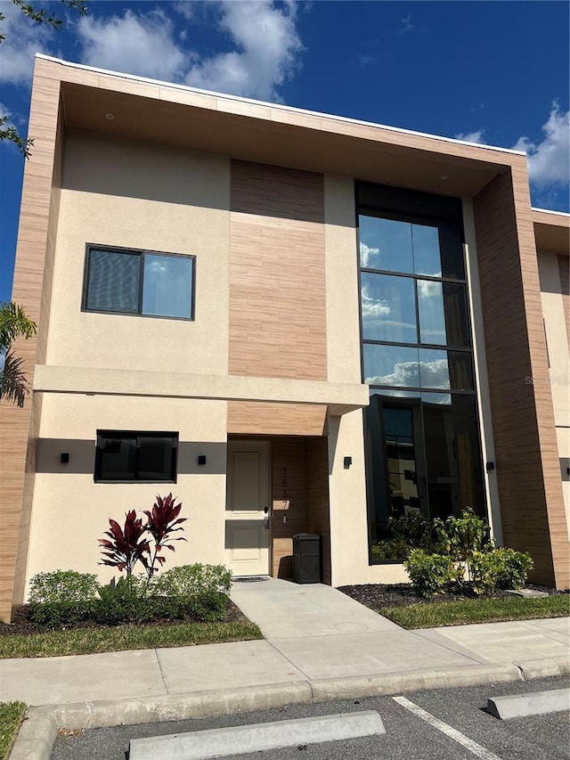 view of front of property with stucco siding