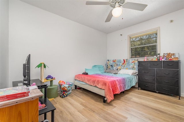 bedroom featuring light wood-style floors and ceiling fan
