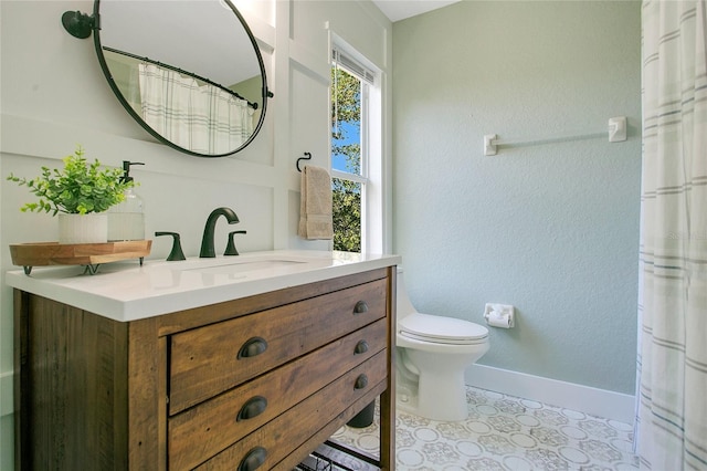 full bathroom with a shower with shower curtain, vanity, baseboards, a textured wall, and toilet
