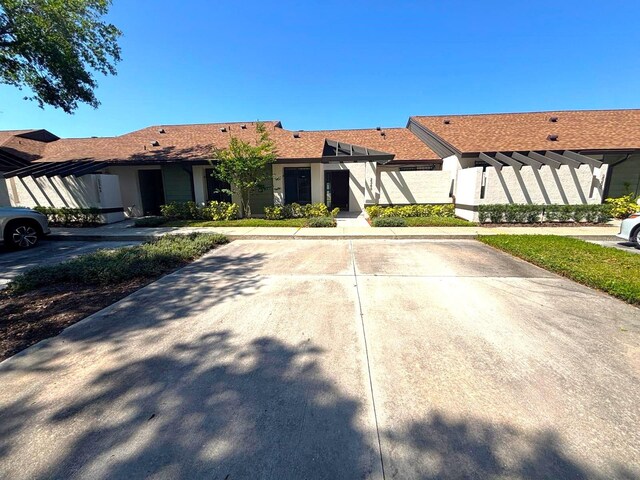 view of front of property featuring stucco siding