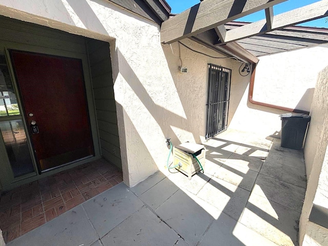 entrance to property with stucco siding