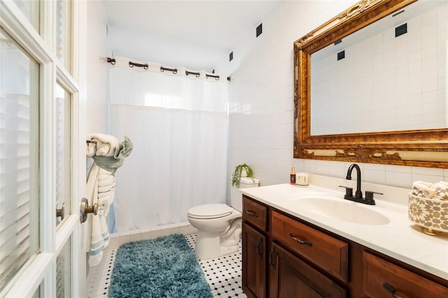 full bath with vanity, toilet, tile walls, decorative backsplash, and curtained shower