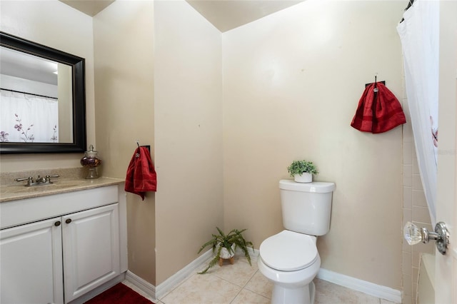 full bath featuring a shower with curtain, tile patterned flooring, baseboards, vanity, and toilet