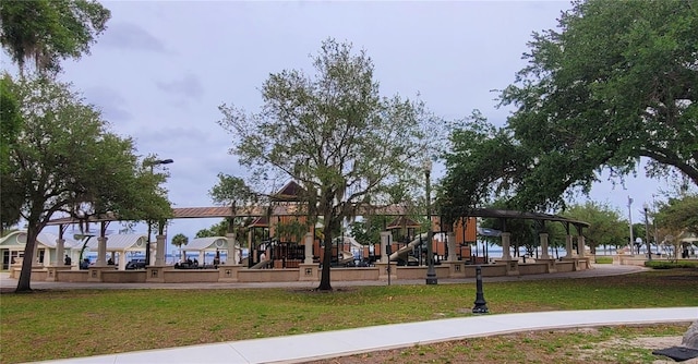 900 S Maple Ave, Sanford, FL 32771 - surrounding community featuring a yard