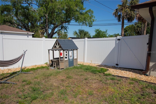 900 S Maple Ave, Sanford, FL 32771 - view of yard with a gate