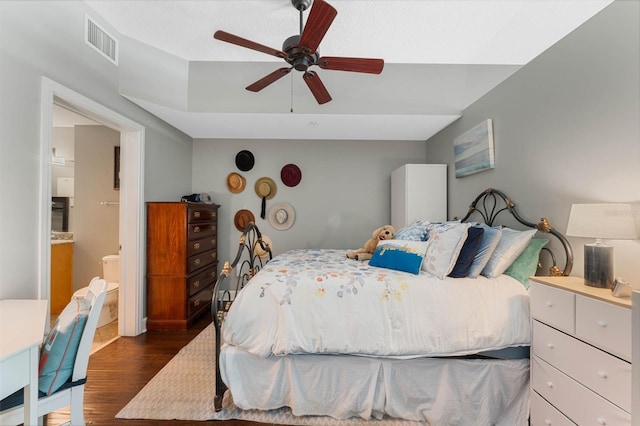 101 S Eola Dr Unit 1018, Orlando, FL 32801 - bedroom with dark wood-type flooring, visible vents, ensuite bath, and ceiling fan