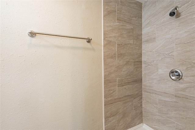 1411 N Powers Dr, Orlando, FL 32818 - bathroom with tiled shower