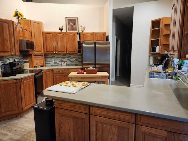 4666 Clarke St, North Port, FL 34286 - kitchen with appliances with stainless steel finishes, a sink, backsplash, and light countertops