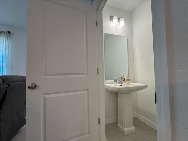 bathroom featuring a sink and baseboards