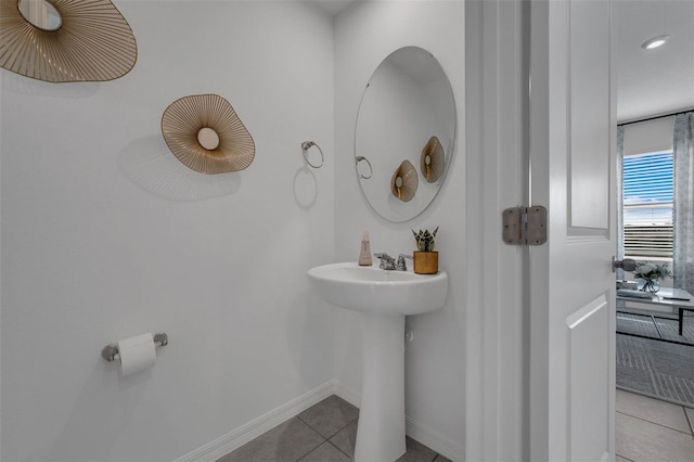 1409 Fan Palm Dr, Davenport, FL 33897 - bathroom featuring tile patterned floors, baseboards, and a sink