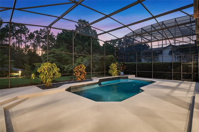10849 Emerald Chase Dr, Orlando, FL 32836 - pool at dusk with a patio, an outdoor pool, and a lanai