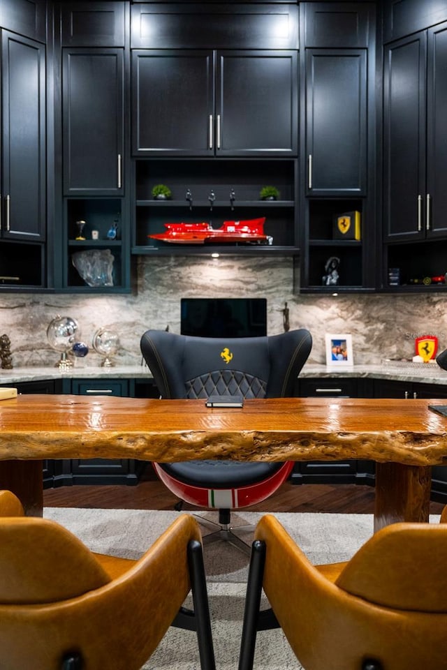 570 Manor Rd, Maitland, FL 32751 - bar with decorative backsplash and wood finished floors