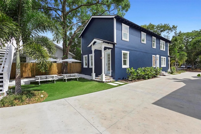 view of front facade with an outdoor living space and stucco siding