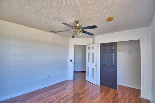 unfurnished bedroom featuring wood finished floors, a textured ceiling, a closet, ceiling fan, and baseboards